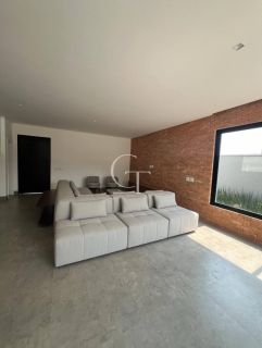 Casa de alto padrão mobiliada à venda no Villas do Golf, em Itu | 3 suítes, piscina e projeto contemporâneo
