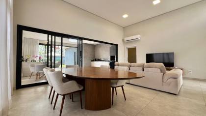 Casa Térrea Semi Nova no Condomínio Villas do Golfe : Valor Especial Abaixo do Avaliado