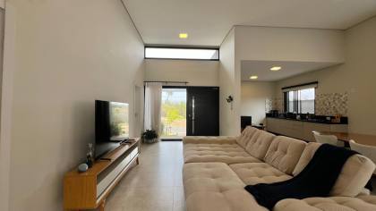 Casa Térrea Semi Nova no Condomínio Villas do Golfe : Valor Especial Abaixo do Avaliado