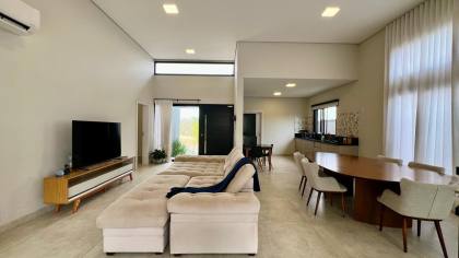 Casa Térrea Semi Nova no Condomínio Villas do Golfe : Valor Especial Abaixo do Avaliado