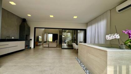 Casa Térrea Semi Nova no Condomínio Villas do Golfe : Valor Especial Abaixo do Avaliado