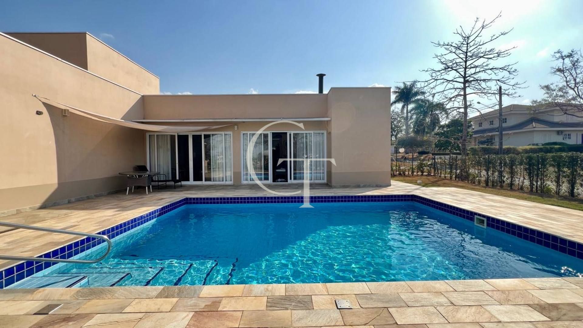 Casa térrea de esquina á Venda no Condomínio Haras Paineiras-Salto Permuta por casa em Condomínio menor