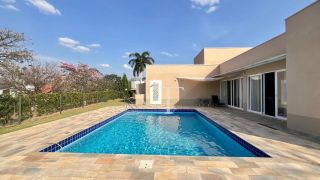 Casa térrea de esquina á Venda no Condomínio Haras Paineiras-Salto Permuta por casa em Condomínio menor