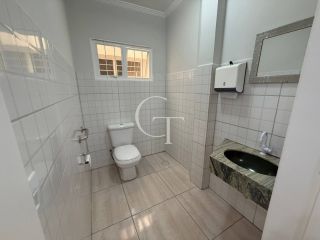 Casa comercial no bairro Brasil Itu