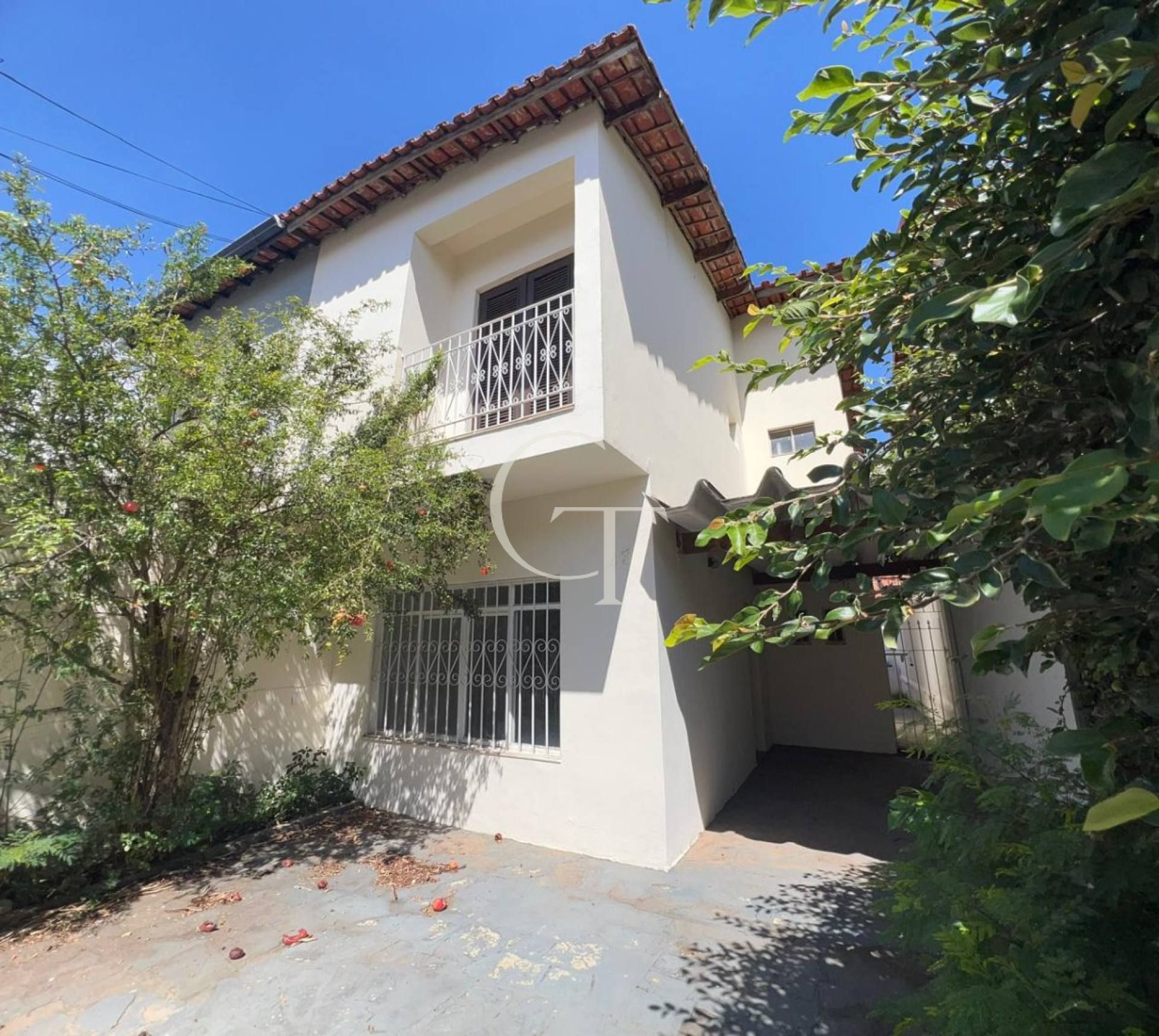 Onde o Espaço Encontra Oportunidade – Casa para Transformar - Vila Nova