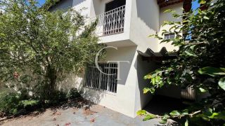 Onde o Espaço Encontra Oportunidade – Casa para Transformar - Vila Nova