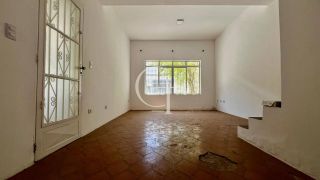 Onde o Espaço Encontra Oportunidade – Casa para Transformar - Vila Nova