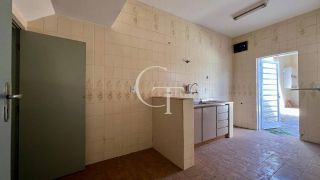 Onde o Espaço Encontra Oportunidade – Casa para Transformar - Vila Nova