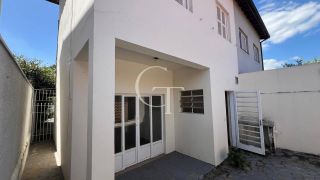 Onde o Espaço Encontra Oportunidade – Casa para Transformar - Vila Nova