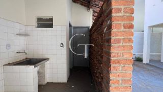 Onde o Espaço Encontra Oportunidade – Casa para Transformar - Vila Nova