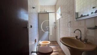 Onde o Espaço Encontra Oportunidade – Casa para Transformar - Vila Nova