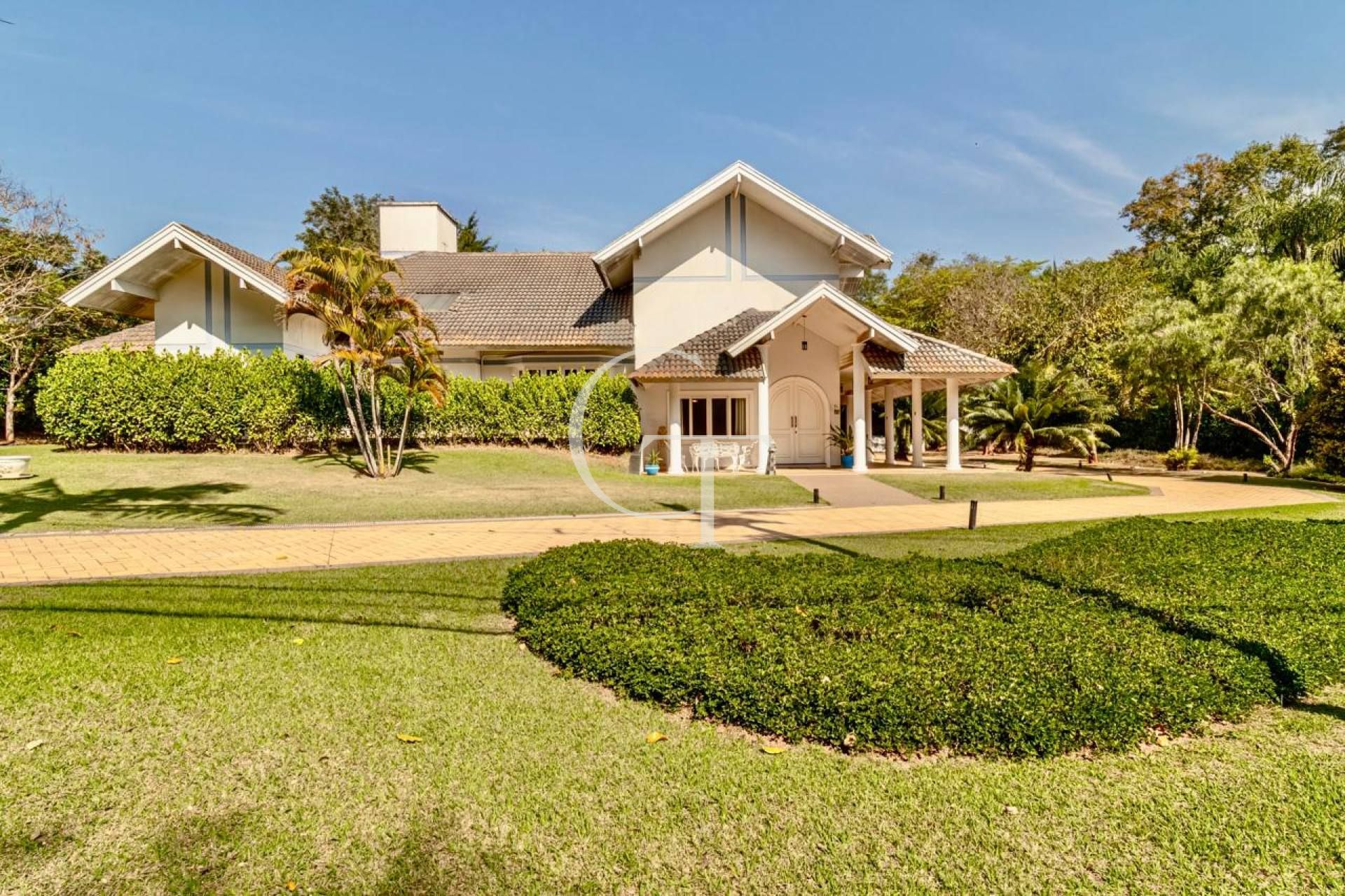 Uma Casa Que Traduz o Silêncio do Luxo no Coração do Vila Real