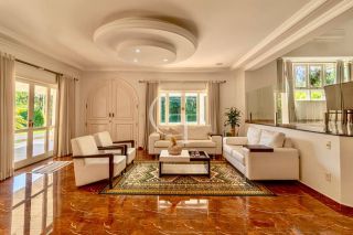 Uma Casa Que Traduz o Silêncio do Luxo no Coração do Vila Real