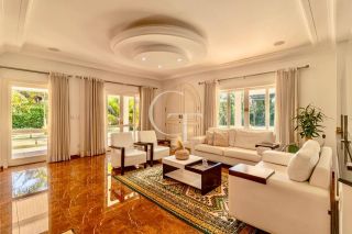 Uma Casa Que Traduz o Silêncio do Luxo no Coração do Vila Real