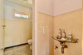 Uma Casa Que Traduz o Silêncio do Luxo no Coração do Vila Real