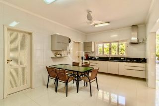 Uma Casa Que Traduz o Silêncio do Luxo no Coração do Vila Real