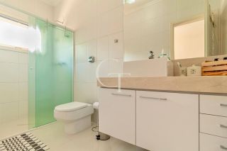 Uma Casa Que Traduz o Silêncio do Luxo no Coração do Vila Real