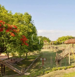 Uma Casa Que Traduz o Silêncio do Luxo no Coração do Vila Real