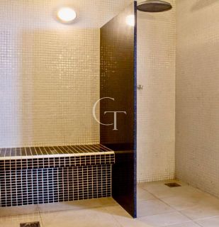 Uma Casa Que Traduz o Silêncio do Luxo no Coração do Vila Real