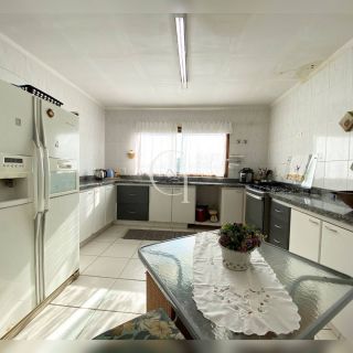 Excelente casa no bairro Alto Palmeiras para locação.