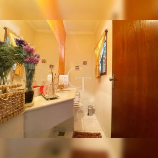 Excelente casa no bairro Alto Palmeiras para locação.