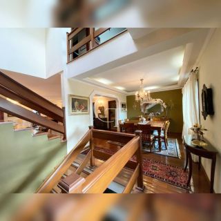 Excelente casa no bairro Alto Palmeiras para locação.