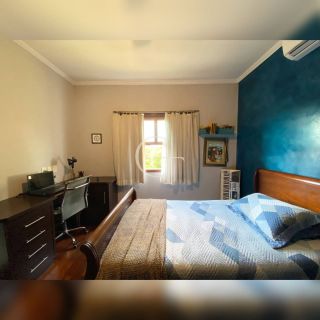 Excelente casa no bairro Alto Palmeiras para locação.