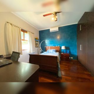 Excelente casa no bairro Alto Palmeiras para locação.