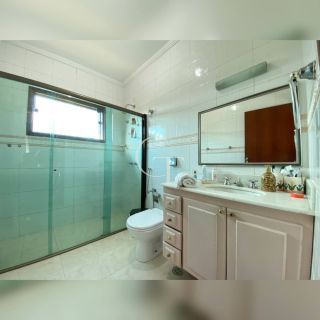 Excelente casa no bairro Alto Palmeiras para locação.