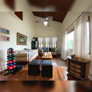 Excelente casa no bairro Alto Palmeiras para locação.