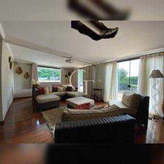 Excelente casa no bairro Alto Palmeiras para locação.