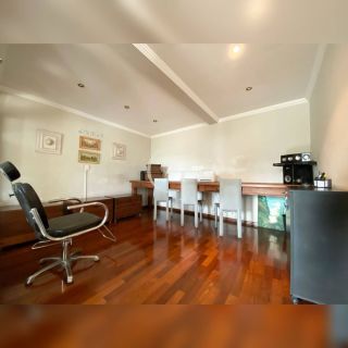 Excelente casa no bairro Alto Palmeiras para locação.