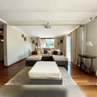 Excelente casa no bairro Alto Palmeiras para locação.