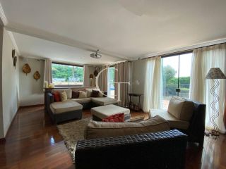 Excelente casa no bairro Alto Palmeiras para locação.