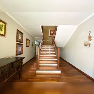 Excelente casa no bairro Alto Palmeiras para locação.