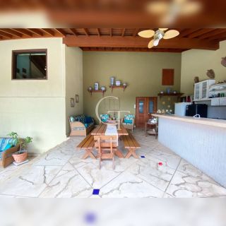 Excelente casa no bairro Alto Palmeiras para locação.