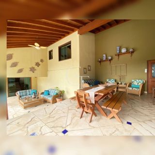 Excelente casa no bairro Alto Palmeiras para locação.