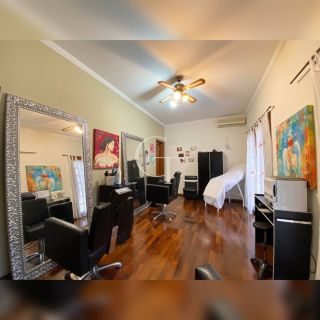 Excelente casa no bairro Alto Palmeiras para locação.