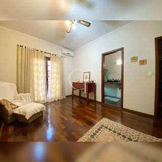 Excelente casa no bairro Alto Palmeiras para locação.