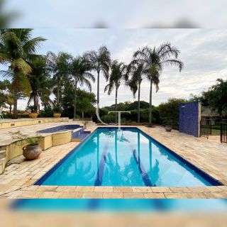 Excelente casa no bairro Alto Palmeiras para locação.