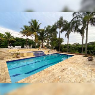 Excelente casa no bairro Alto Palmeiras para locação.