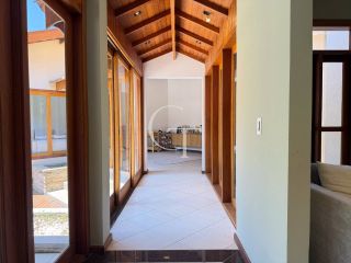 Refúgio Contemporâneo na Fazenda Vila Real com Vista permanente para a mata, 5 suítes e piscina com prainha