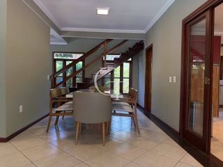 Refúgio Contemporâneo na Fazenda Vila Real com Vista permanente para a mata, 5 suítes e piscina com prainha