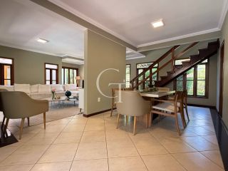 Refúgio Contemporâneo na Fazenda Vila Real com Vista permanente para a mata, 5 suítes e piscina com prainha