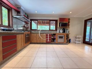 Refúgio Contemporâneo na Fazenda Vila Real com Vista permanente para a mata, 5 suítes e piscina com prainha