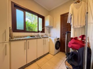 Refúgio Contemporâneo na Fazenda Vila Real com Vista permanente para a mata, 5 suítes e piscina com prainha