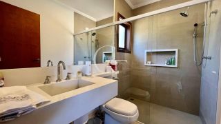 Refúgio Contemporâneo na Fazenda Vila Real com Vista permanente para a mata, 5 suítes e piscina com prainha