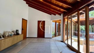 Refúgio Contemporâneo na Fazenda Vila Real com Vista permanente para a mata, 5 suítes e piscina com prainha