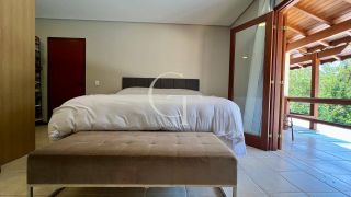 Refúgio Contemporâneo na Fazenda Vila Real com Vista permanente para a mata, 5 suítes e piscina com prainha