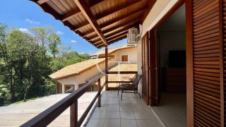 Refúgio Contemporâneo na Fazenda Vila Real com Vista permanente para a mata, 5 suítes e piscina com prainha